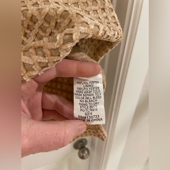 Women's bubble sleeve top - Picture 6 of 6